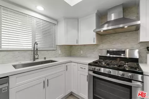 Kitchen - 1244 E 3rd St #203, Long Beach, CA 90802 photo 3 of 3