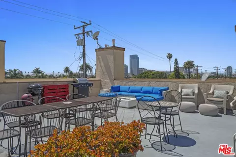 Exterior - 1244 E 3rd St #203, Long Beach, CA 90802 photo 4 of 6