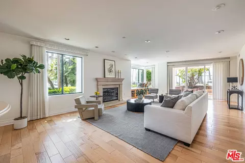 951 Ocean Ave #104, Santa Monica, CA 90403