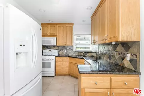 3853 Rose Ave, Long Beach, CA 90807 photo 14