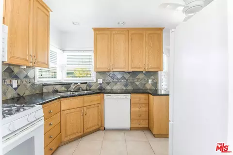 3853 Rose Ave, Long Beach, CA 90807 photo 17