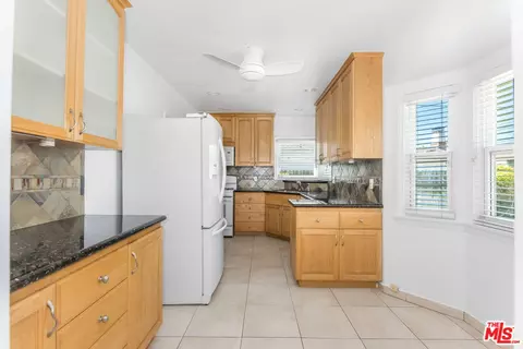 3853 Rose Ave, Long Beach, CA 90807 photo 23
