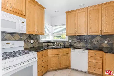 3853 Rose Ave, Long Beach, CA 90807 photo 16