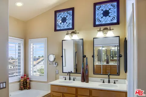 Bath - 3342 Eagle Crest Dr, Corona, CA 92881 photo 2 of 7