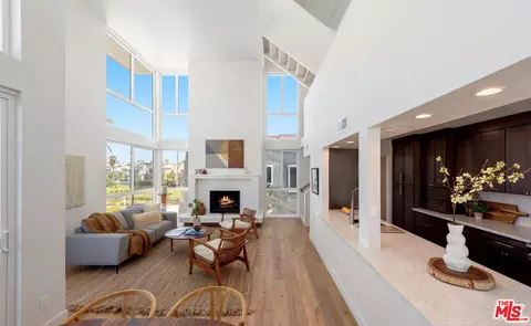 20 Lighthouse St #2, Marina Del Rey, CA 90292