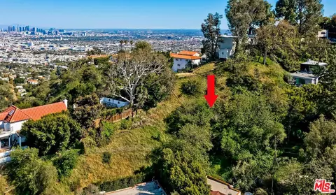 8246 Mannix Dr, Los Angeles, CA 90046