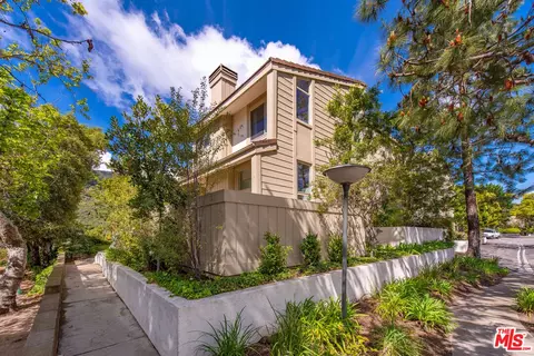 1383 Palisades Dr, Pacific Palisades, CA 90272