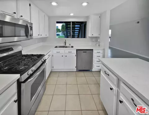 Kitchen - 1925 W Houston Ave #3, Fullerton, CA 92833 photo 3 of 3