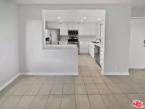 Kitchen - 1925 W Houston Ave #3, Fullerton, CA 92833 photo 1 of 3