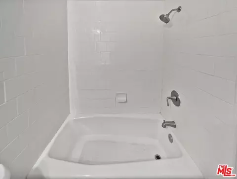 Bath - 1925 W Houston Ave #3, Fullerton, CA 92833 photo 3 of 4