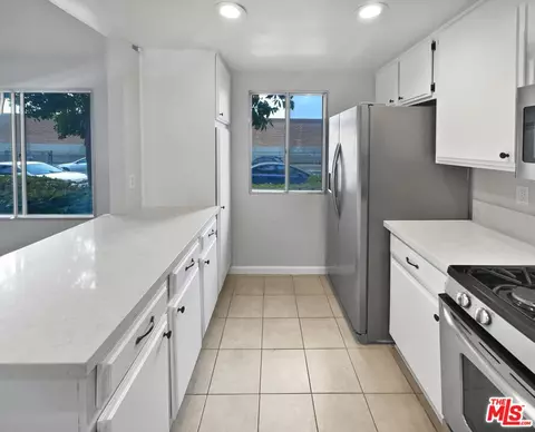 Kitchen - 1925 W Houston Ave #3, Fullerton, CA 92833 photo 2 of 3