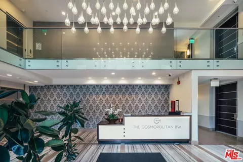 441 S Barrington Ave #204, Los Angeles, CA 90049