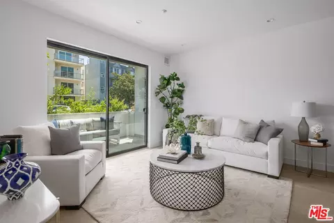 1123 S Shenandoah St #204, Los Angeles, CA 90035