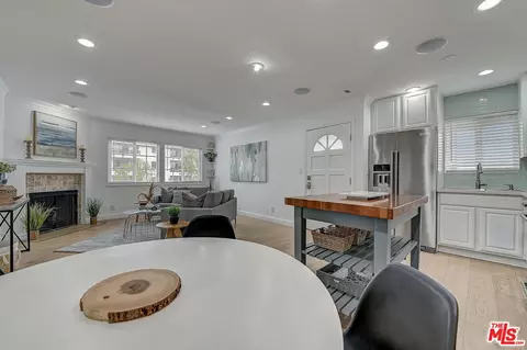 Dining - 2138 E 1st St #6, Long Beach, CA 90803 photo 3 of 3