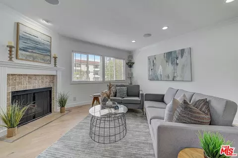 Living - 2138 E 1st St #6, Long Beach, CA 90803 photo 4 of 4