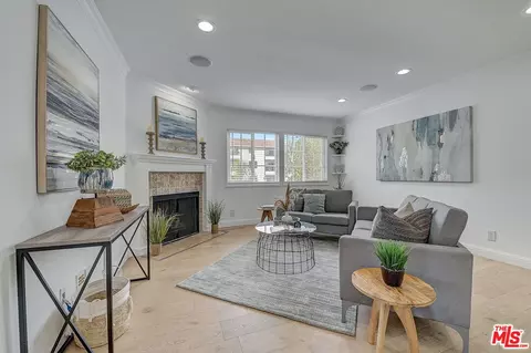 Living - 2138 E 1st St #6, Long Beach, CA 90803 photo 1 of 4