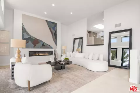 3954 Farmouth Dr, Los Angeles, CA 90027