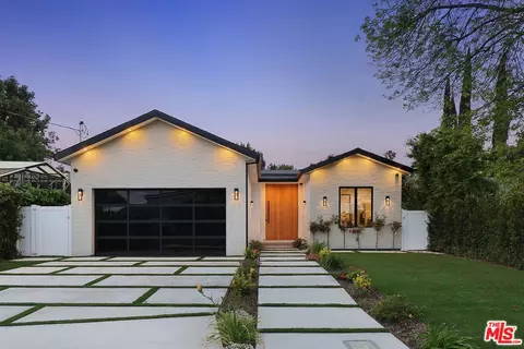 15442 Camarillo St, Sherman Oaks, CA 91403