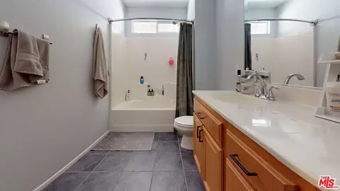 Bath - 5230 Verenda Ave, Twentynine Palms, CA 92277 photo 4 of 4