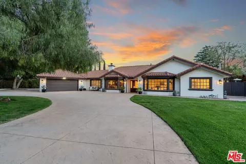 23030 Collins St, Woodland Hills, CA 91367