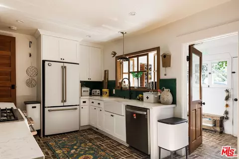 Kitchen - 999 N Hill Ave, Pasadena, CA 91104 photo 2 of 3