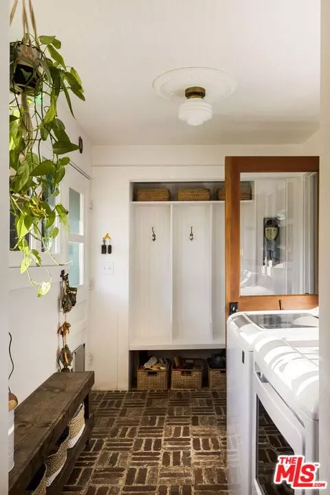 Entry Way - 999 N Hill Ave, Pasadena, CA 91104 photo 1 of 1