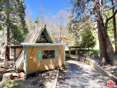 Exterior - 620 Pyramid Dr, Crestline, CA 92325 photo 3 of 9
