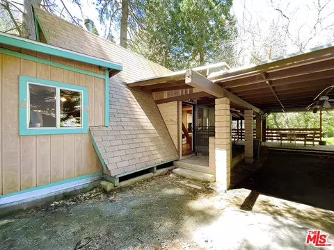 Exterior - 620 Pyramid Dr, Crestline, CA 92325 photo 5 of 9