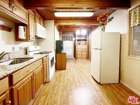 Kitchen - 620 Pyramid Dr, Crestline, CA 92325 photo 1 of 2