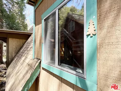 Exterior - 620 Pyramid Dr, Crestline, CA 92325 photo 8 of 9