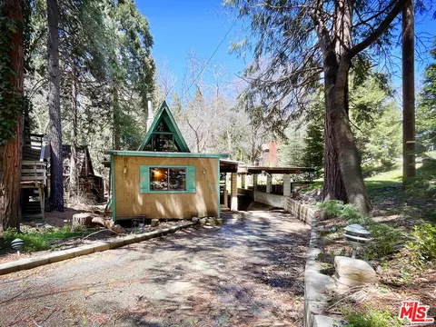 Exterior - 620 Pyramid Dr, Crestline, CA 92325 photo 4 of 9