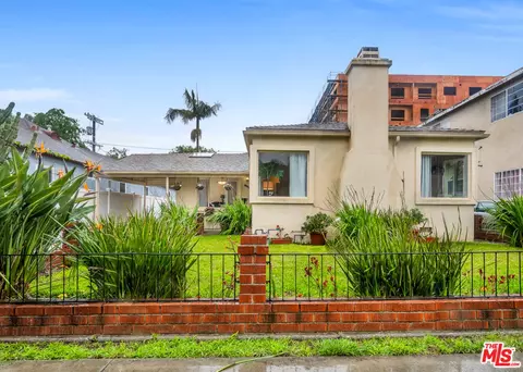 2621 S Bentley Ave, Los Angeles, CA 90064