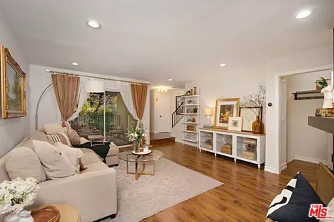 7774 Via Rosa Maria, Burbank, CA 91504