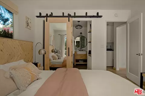Bedroom - 27975 St Bernard Ln, Lake Arrowhead, CA 92352 photo 4 of 10