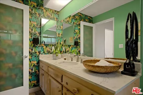 Bath - 27975 St Bernard Ln, Lake Arrowhead, CA 92352 photo 3 of 4