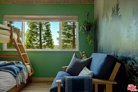 Bedroom - 27975 St Bernard Ln, Lake Arrowhead, CA 92352 photo 9 of 10