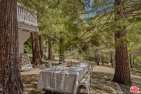 Exterior - 27975 St Bernard Ln, Lake Arrowhead, CA 92352 photo 5 of 8