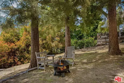Exterior - 27975 St Bernard Ln, Lake Arrowhead, CA 92352 photo 6 of 8