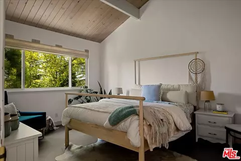 Bedroom - 27975 St Bernard Ln, Lake Arrowhead, CA 92352 photo 6 of 10