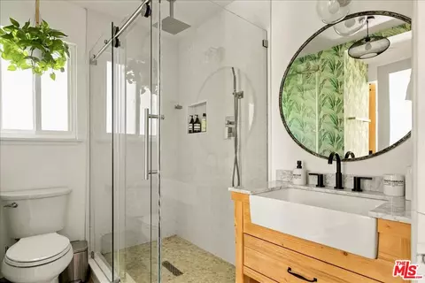 Bath - 27975 St Bernard Ln, Lake Arrowhead, CA 92352 photo 2 of 4