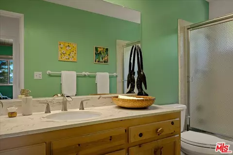Bath - 27975 St Bernard Ln, Lake Arrowhead, CA 92352 photo 4 of 4
