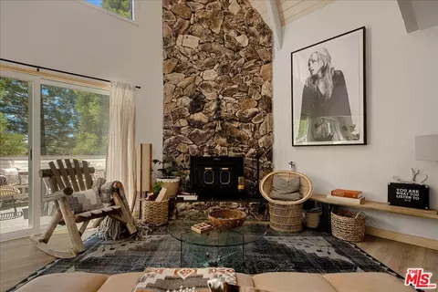 27975 St Bernard Ln, Lake Arrowhead, CA 92352
