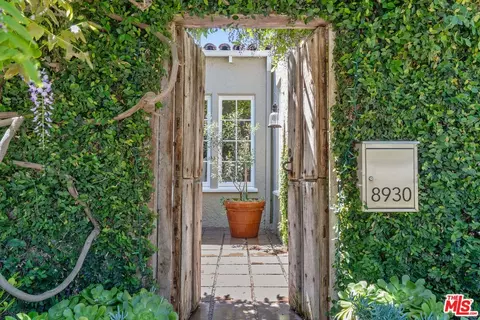 8930 W 25th St, Los Angeles, CA 90034
