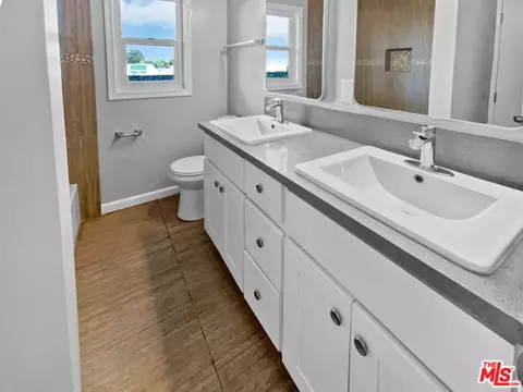 Bath - 3609 E Allington St, Long Beach, CA 90805 photo 4 of 6