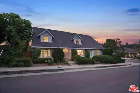 3183 Dona Maria Dr, Studio City, CA 91604