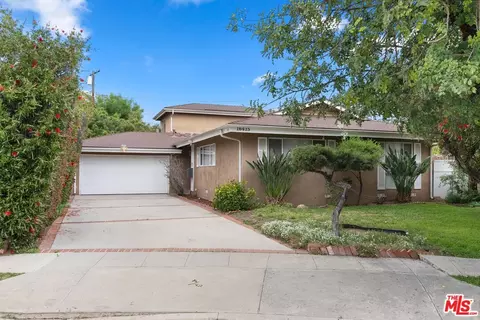 16415 Tuba St, North Hills, CA 91343