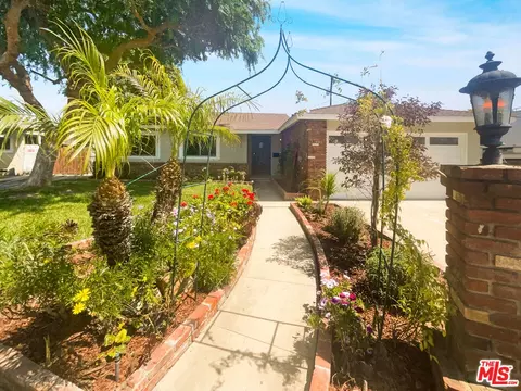 Exterior - 5280 E 25th St, Long Beach, CA 90815 photo 2 of 4