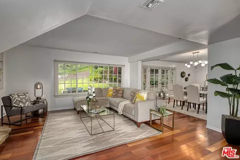 22258 Ninfa Ct, Woodland Hills, CA 91364