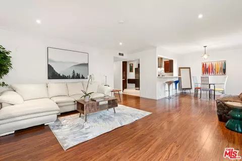 6724 Hillpark Dr #202, Los Angeles, CA 90068