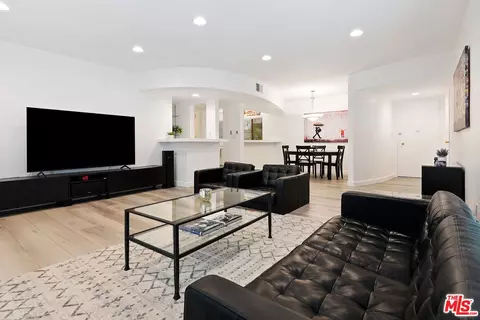 4445 Cartwright Ave #104, Toluca Lake, CA 91602